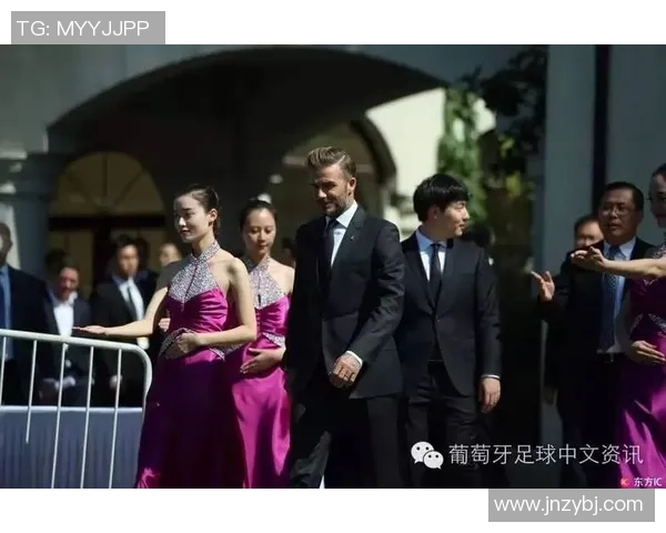 足球明星与可爱女孩的亲密合照展现青春活力与运动魅力 足球明星与可爱女孩的亲密合照展现青春活力与运动魅力