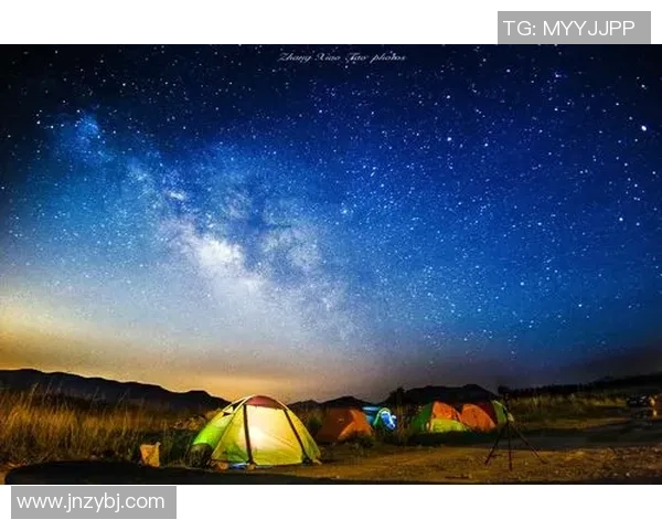 帐篷下的绿茵传奇足球明星的另一种生活方式与梦想追寻